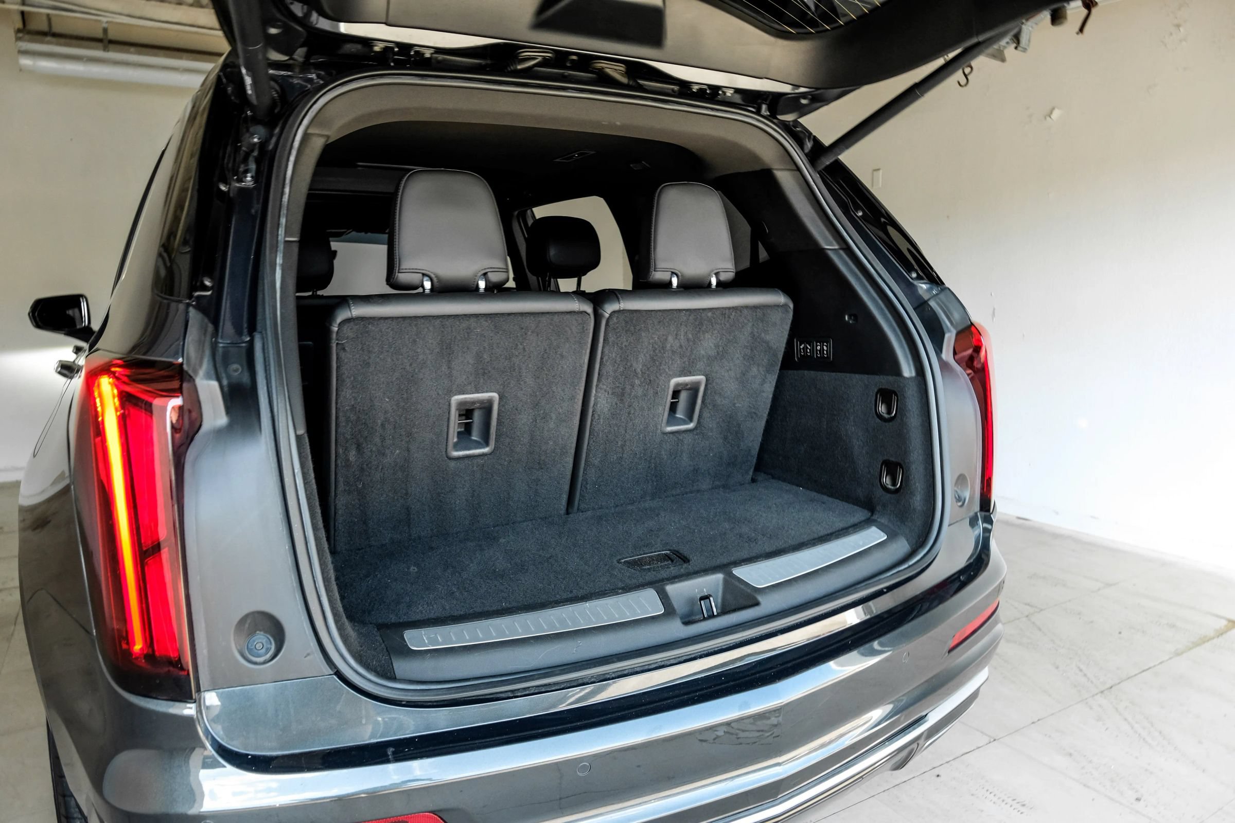 Used 2022 Cadillac XT6 Premium Luxury w/ Technology Package FWD image 46