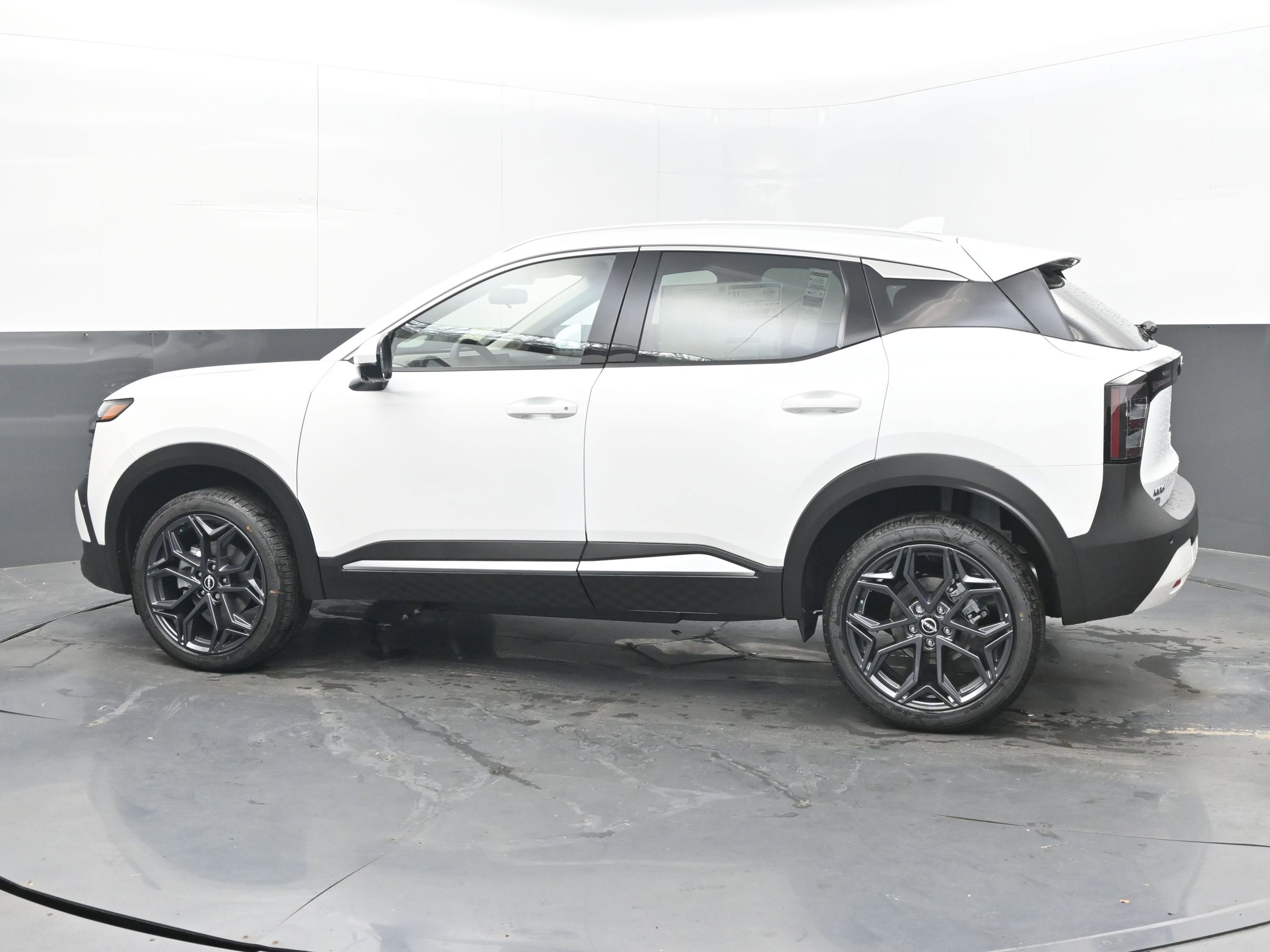 New 2025 Nissan Kicks SR image 5