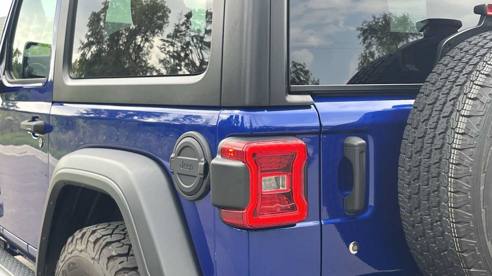 Used 2019 Jeep Wrangler Sport AWD/4WD image 15