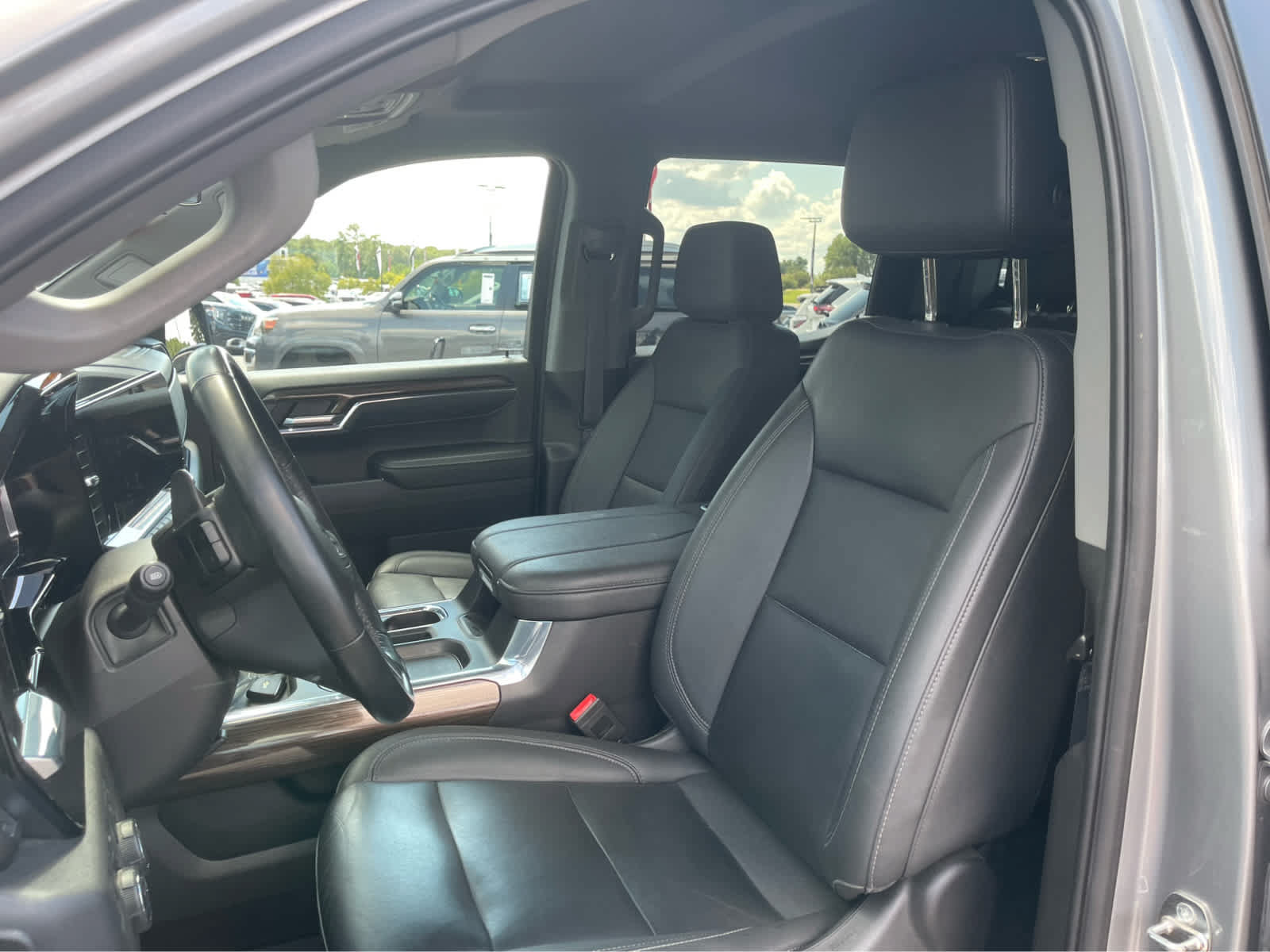 Used 2023 Chevrolet Silverado 1500 LT Trail Boss w/ LT Trail Boss Premium Package AWD/4WD image 12
