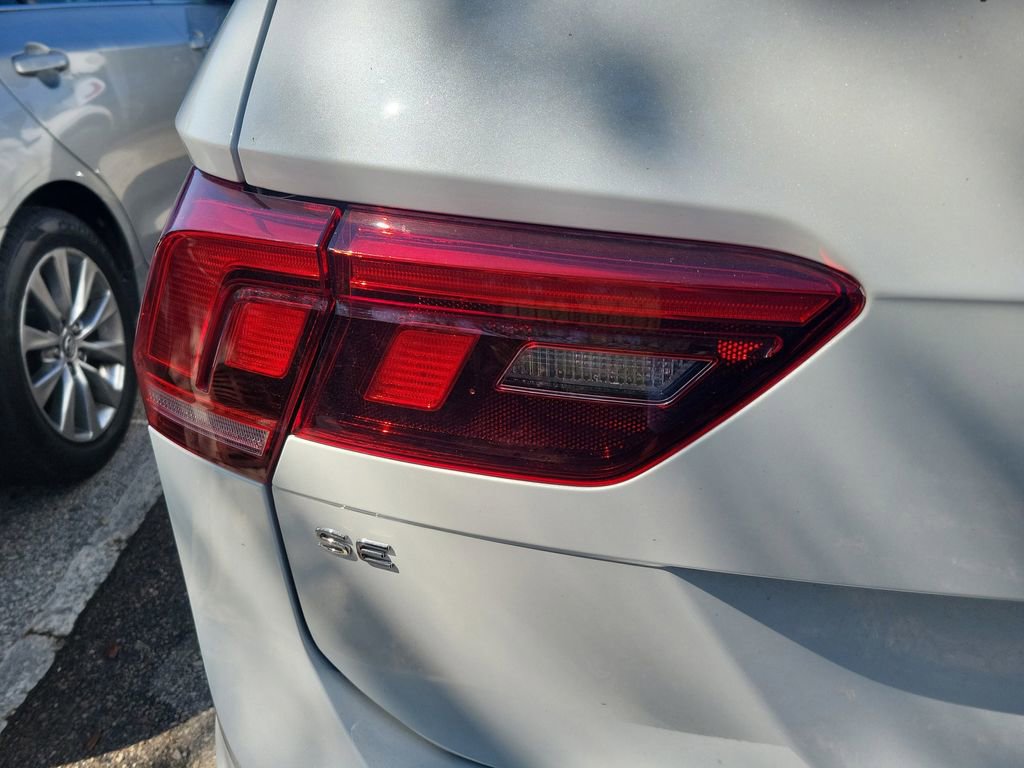 Used 2024 Volkswagen Tiguan SE R-Line image 9