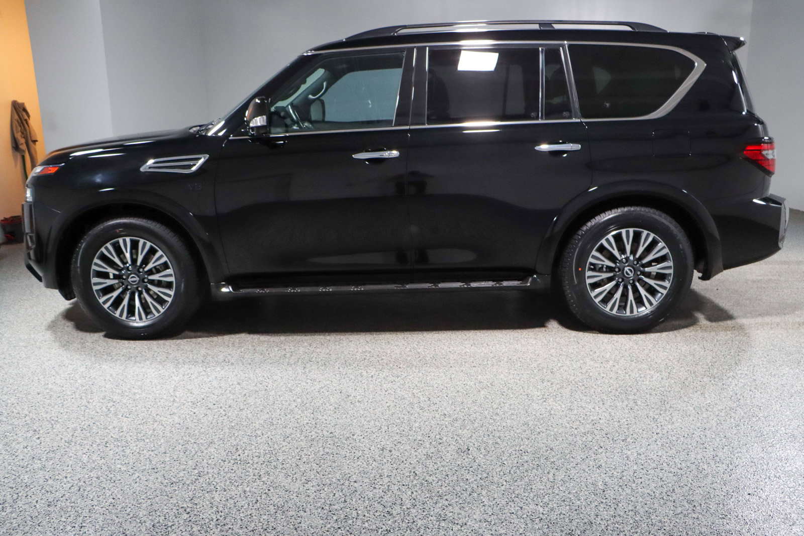 Used 2022 Nissan Armada SL w/ Midnight Edition Package image 10