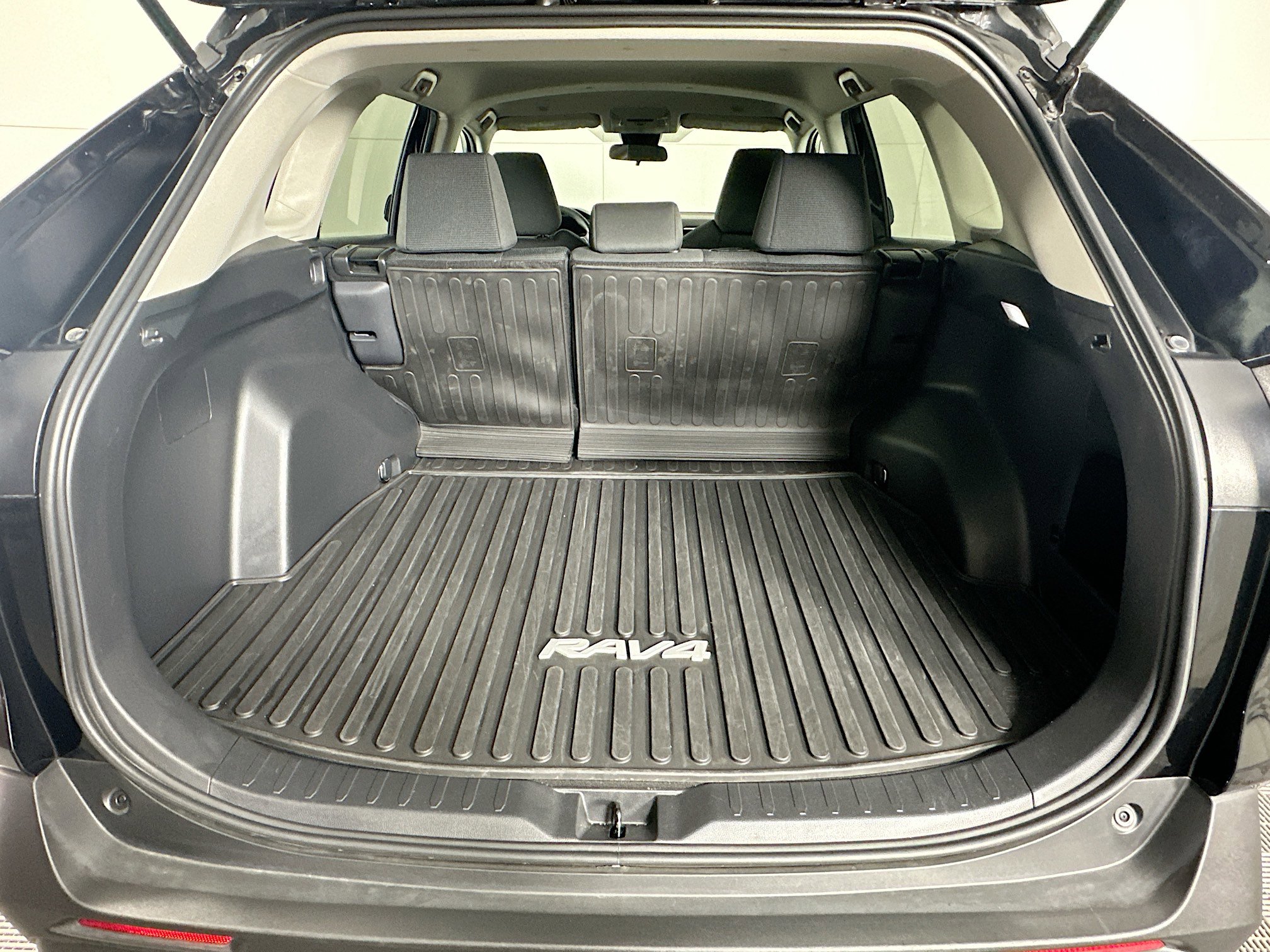 Used 2025 Toyota RAV4 LE image 27