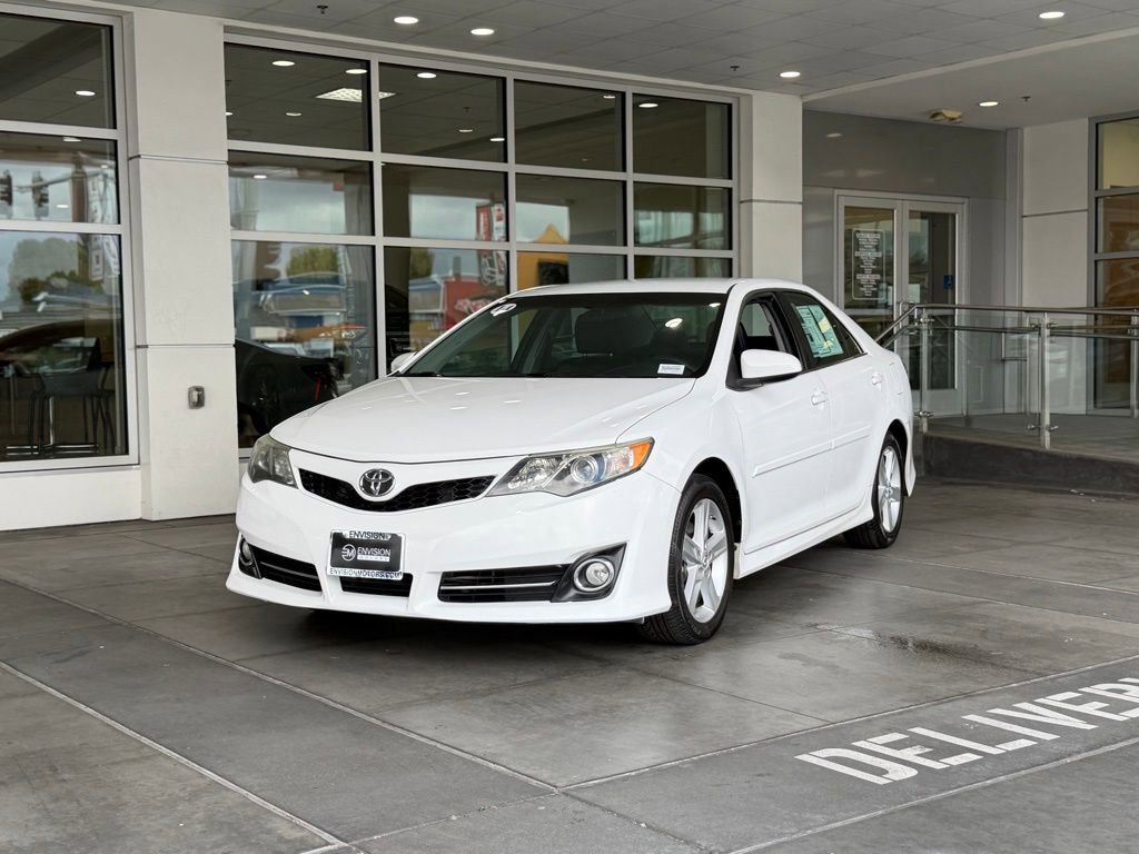 Used 2014 Toyota Camry SE FWD image 2
