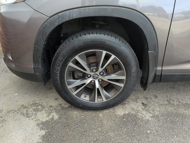 Used 2019 Toyota Highlander LE image 27