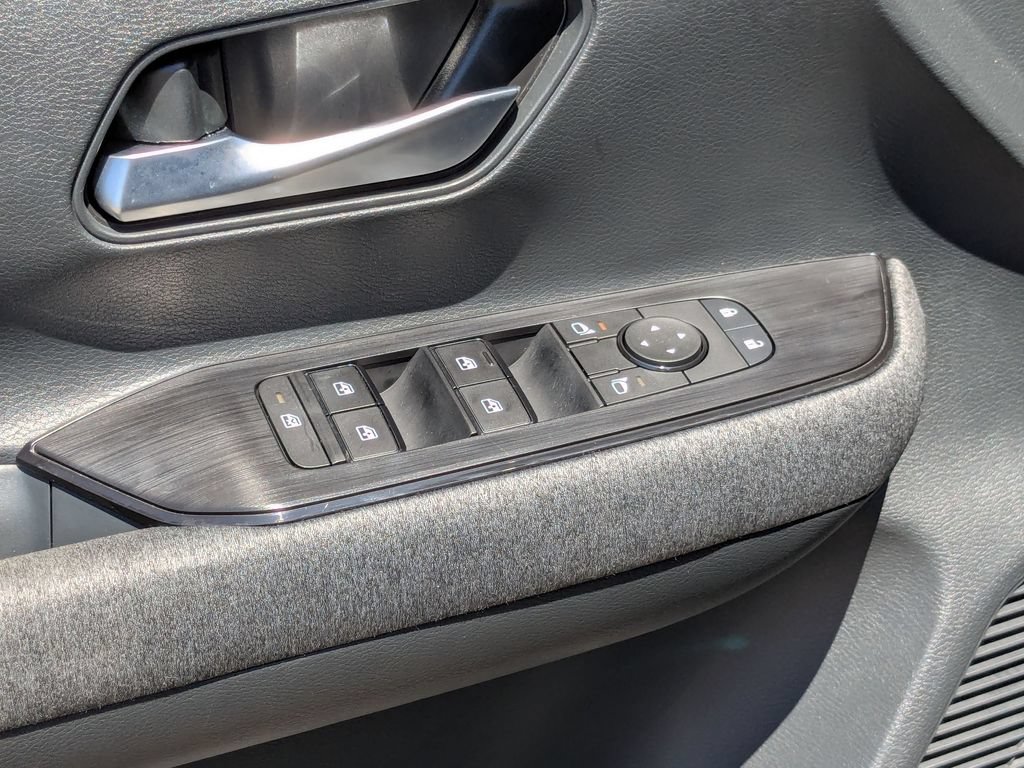 Used 2025 Nissan Kicks SV FWD image 12
