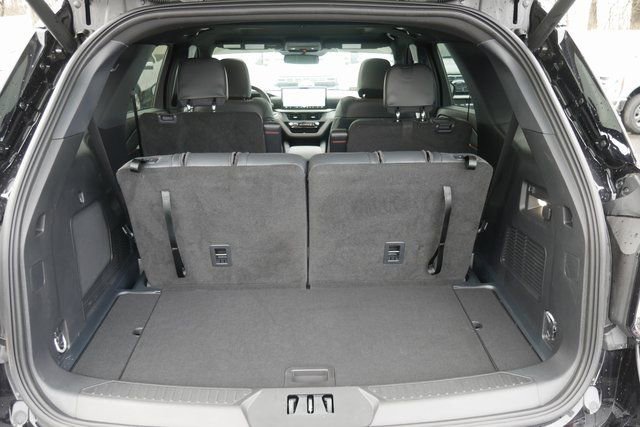 Used 2025 Ford Explorer ST-Line w/ Premium Package image 11