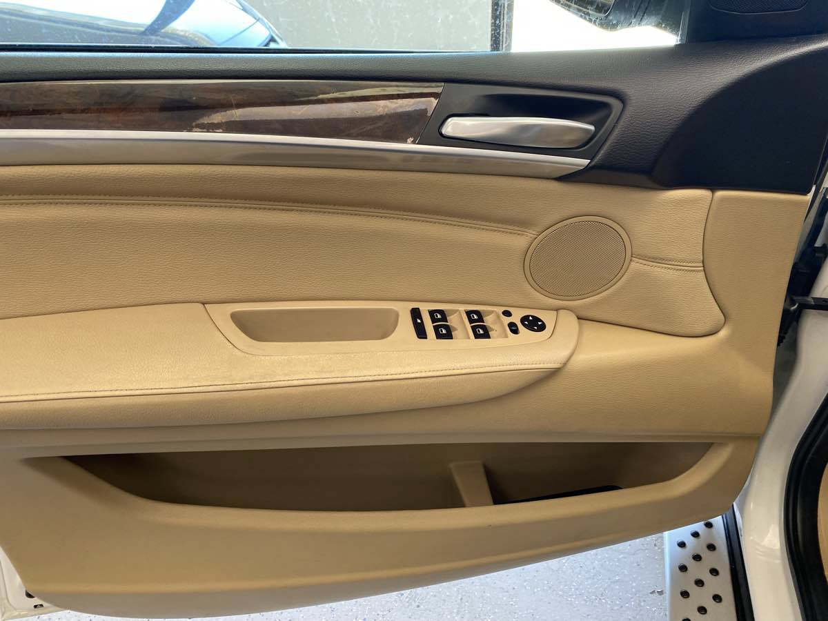 Used 2010 BMW X5 xDrive30i image 21