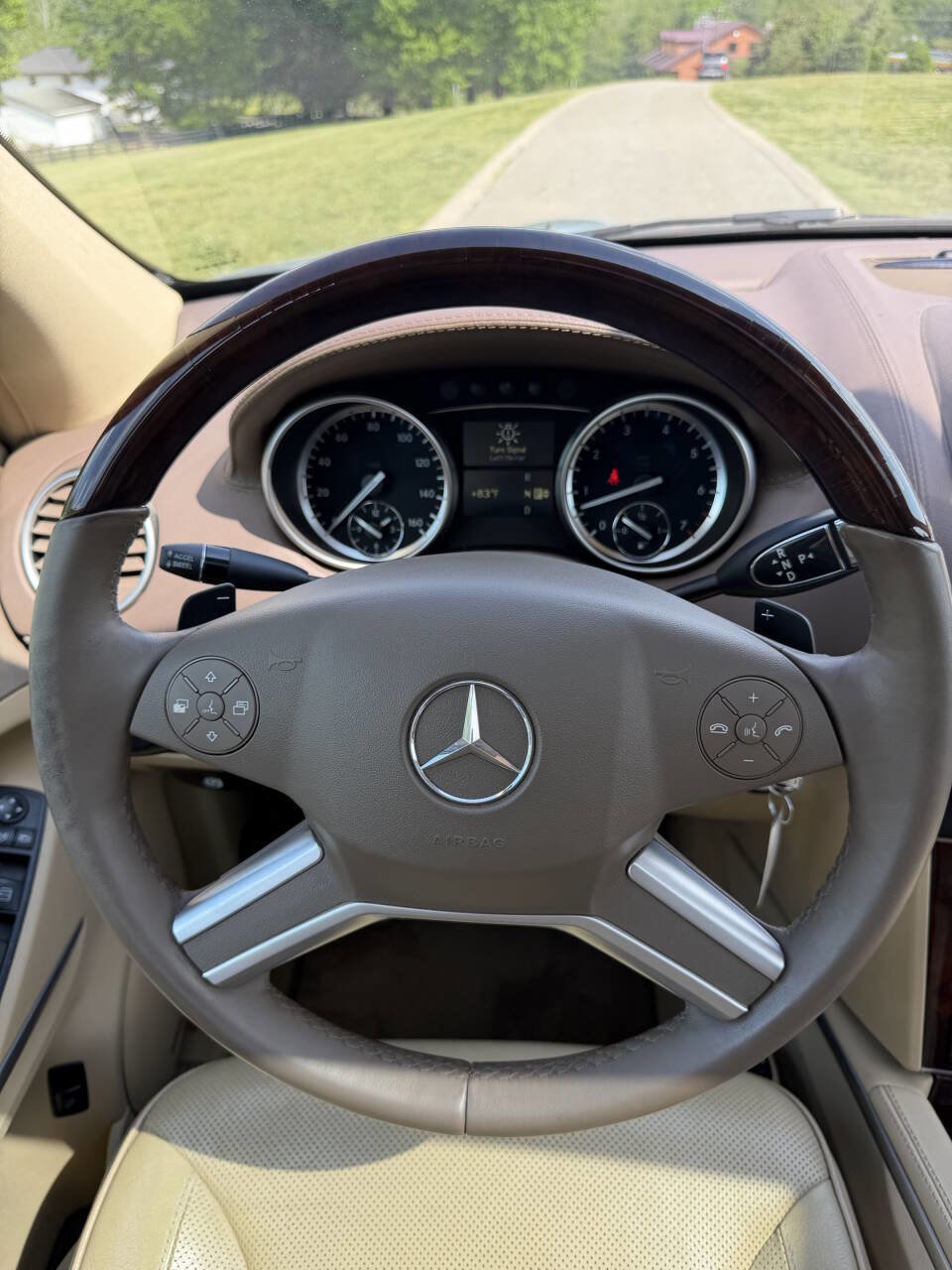 Used 2010 Mercedes-Benz GL 550 4MATIC image 29