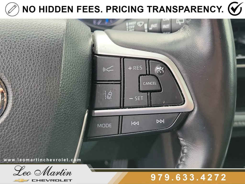 Used 2023 Toyota Highlander XLE FWD image 28