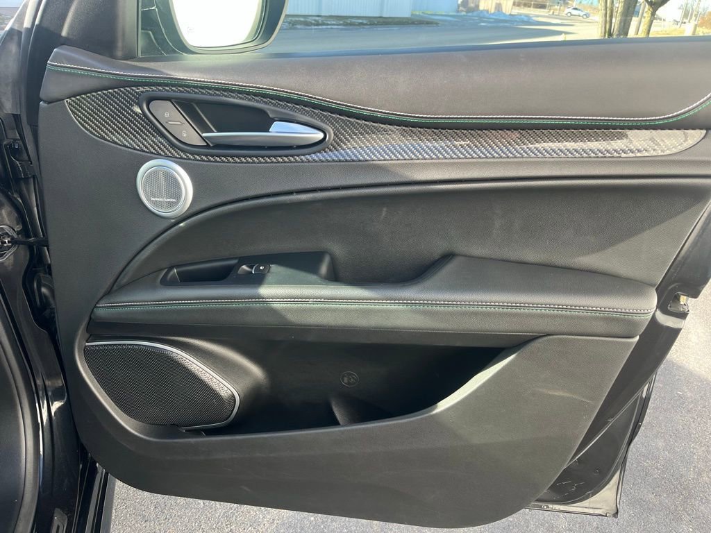 Used 2020 Alfa Romeo Stelvio Quadrifoglio image 13