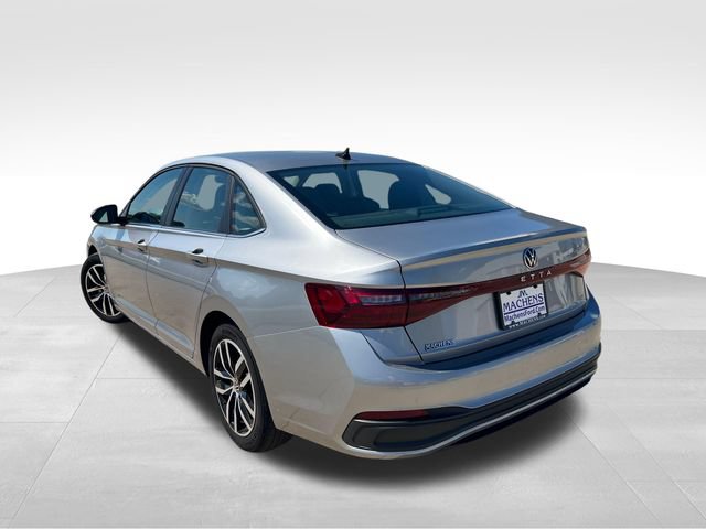 Used 2025 Volkswagen Jetta SE FWD image 5