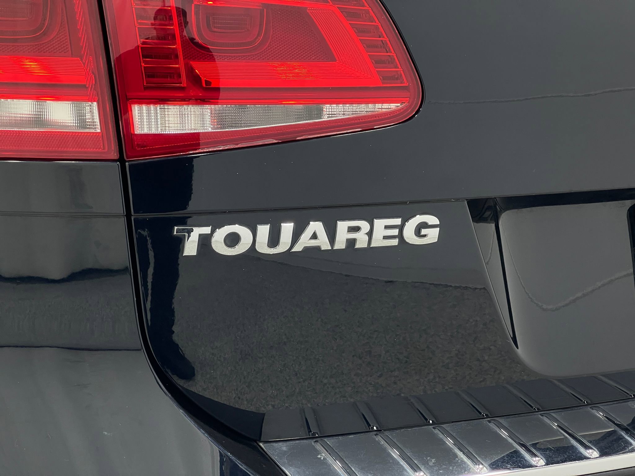 Used 2017 Volkswagen Touareg Wolfsburg Edition AWD/4WD image 40
