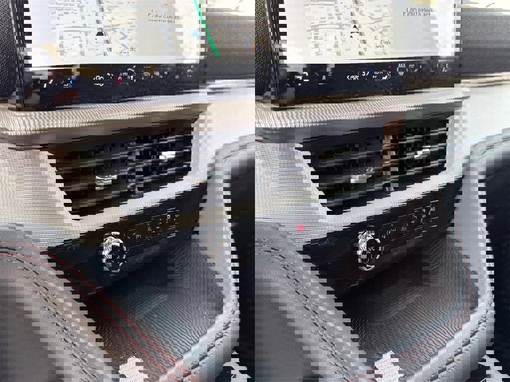 Used 2025 Ford Explorer Active image 19