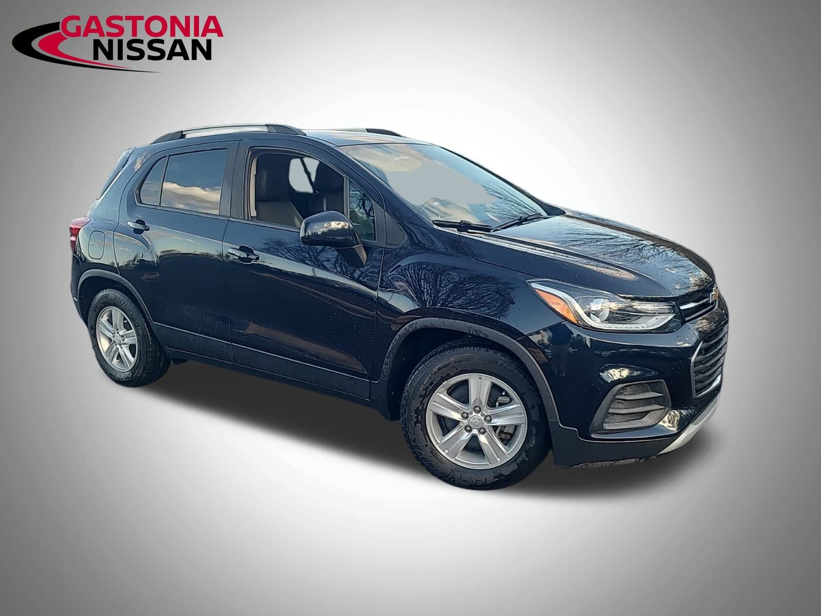 Used 2021 Chevrolet Trax LT w/ Driver Confidence Package image 2