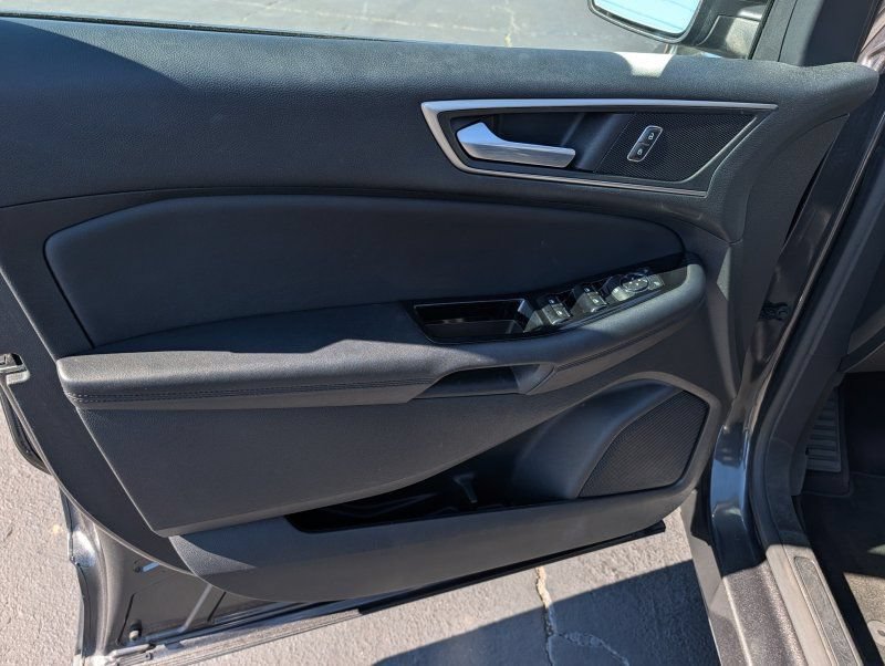 Used 2016 Ford Edge SEL w/ Equipment Group 201A AWD/4WD image 16