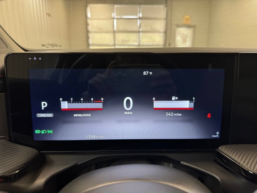 Used 2025 Nissan Kicks SR w/ Illumination Package AWD/4WD image 32