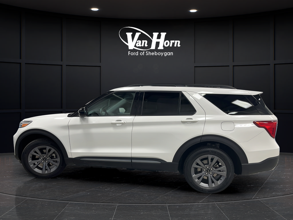 Used 2023 Ford Explorer XLT w/ Equipment Group 202A AWD/4WD image 4