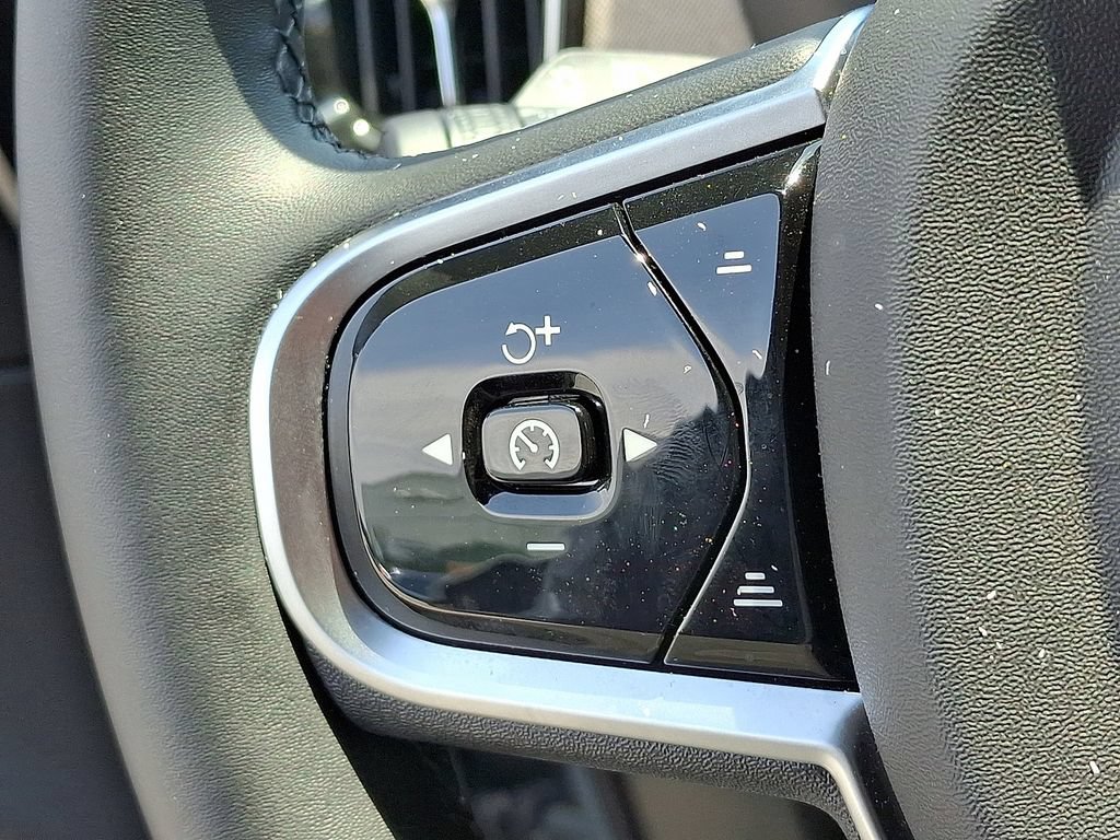 Certified 2026 Volvo XC90 B6 Plus AWD/4WD image 23