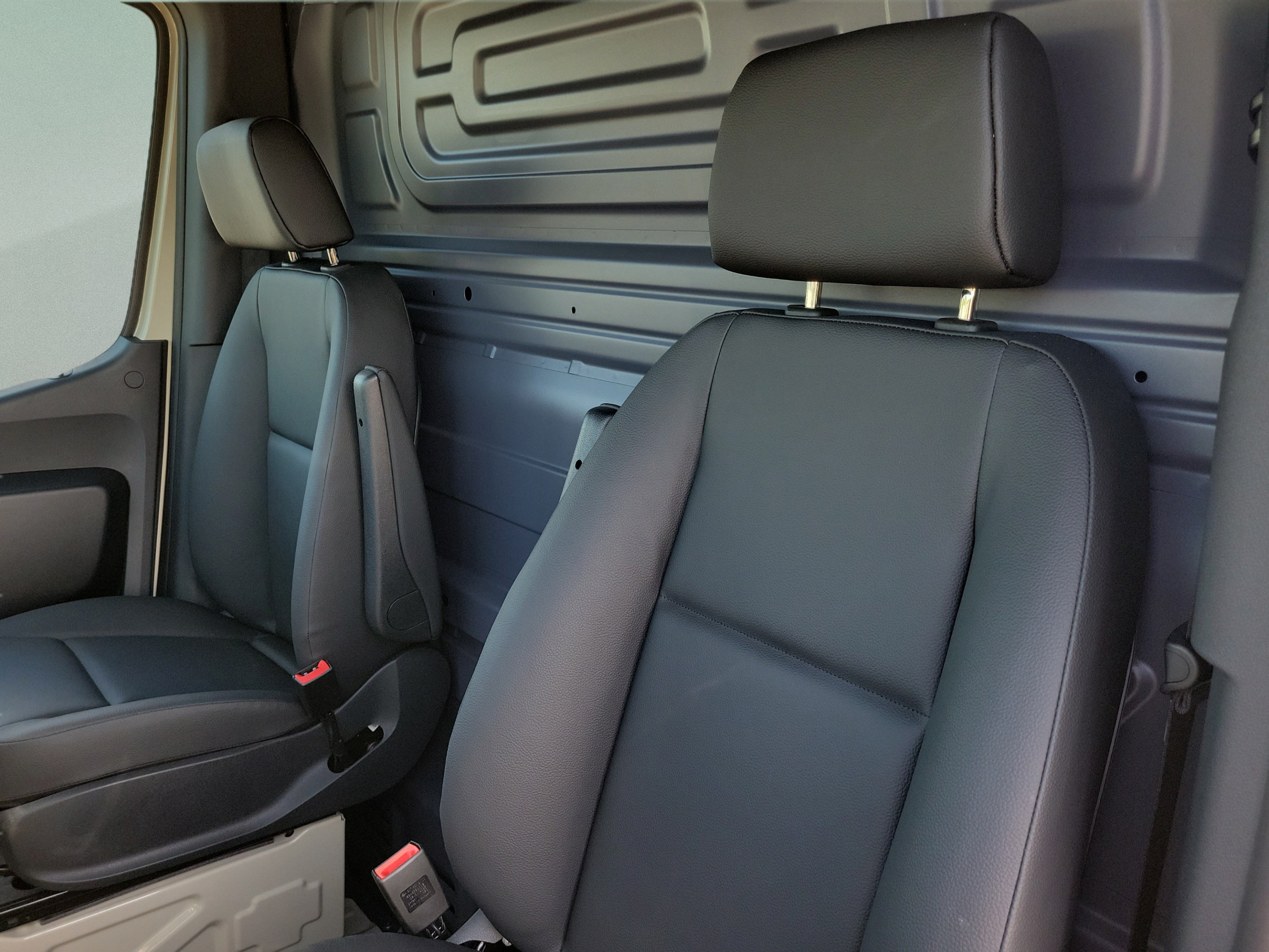 Used 2025 Mercedes-Benz Sprinter 2500 image 13