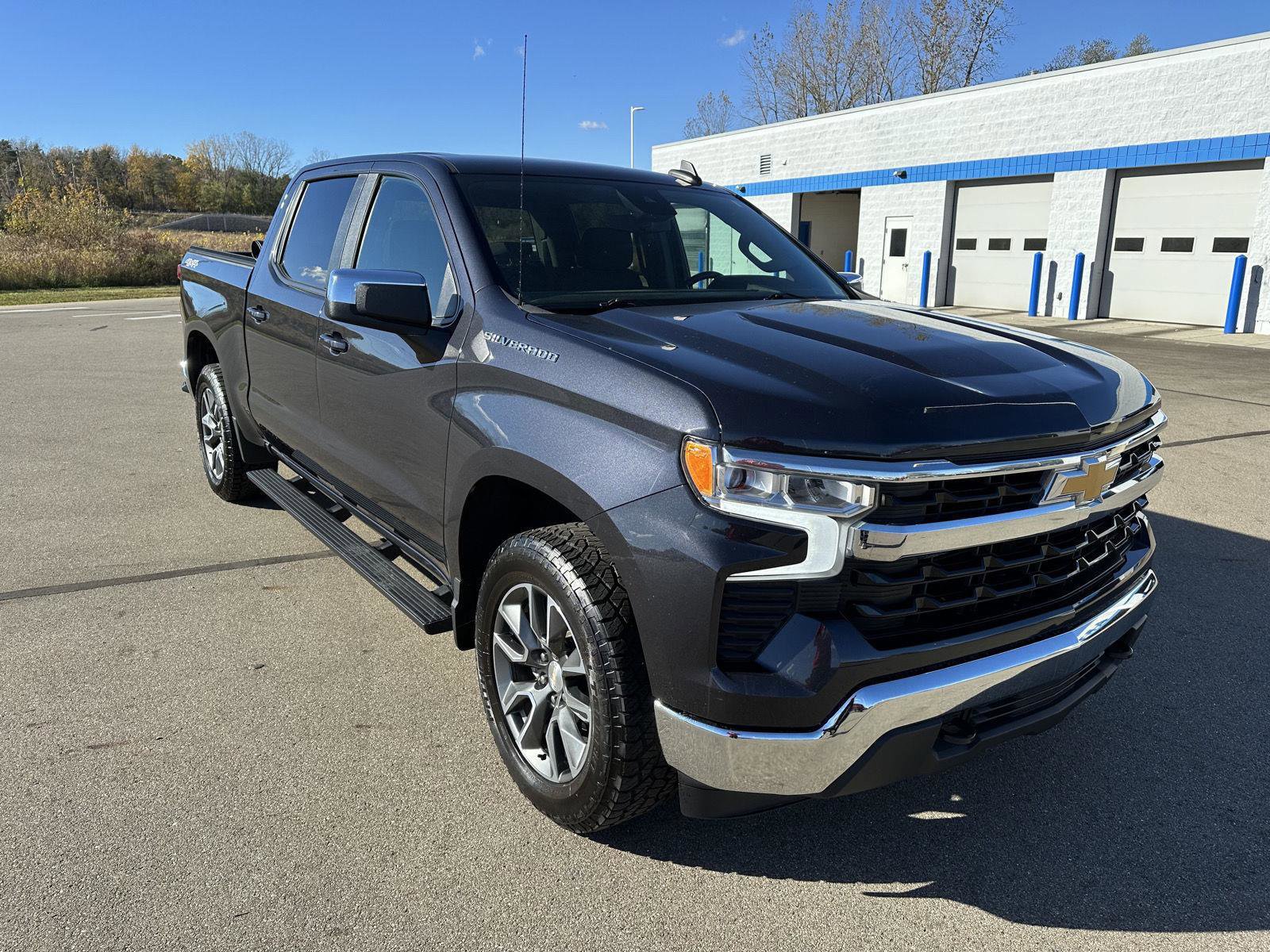 Used 2023 Chevrolet Silverado 1500 LT image 10