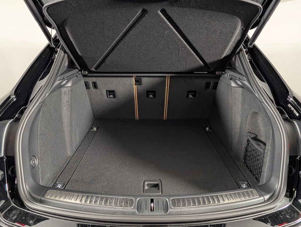 New 2026 Porsche Macan image 17