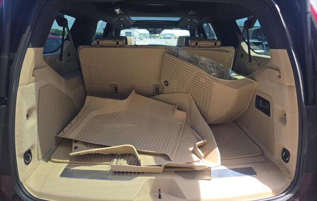 Used 2023 Cadillac Escalade ESV Premium Luxury w/ Performance Package AWD/4WD image 21