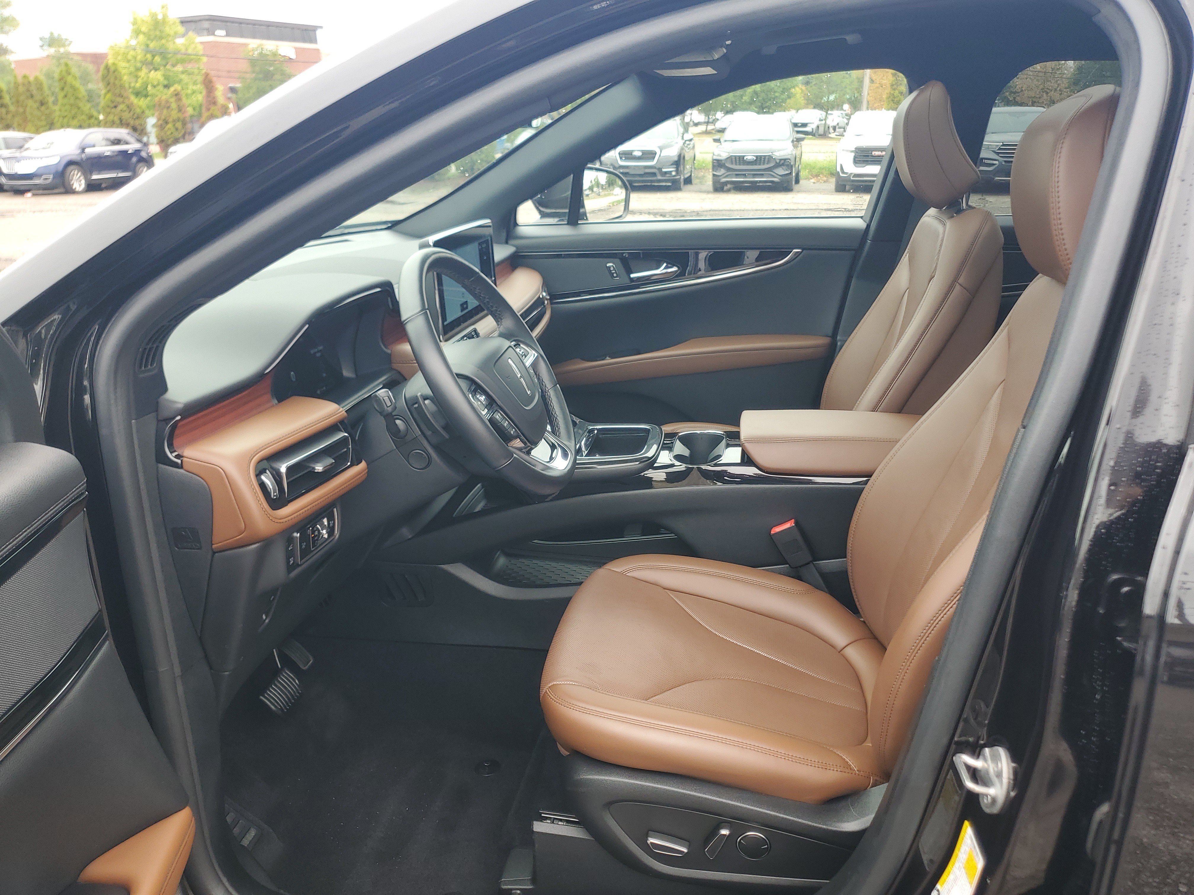 Used 2023 Lincoln Nautilus Reserve AWD/4WD image 12