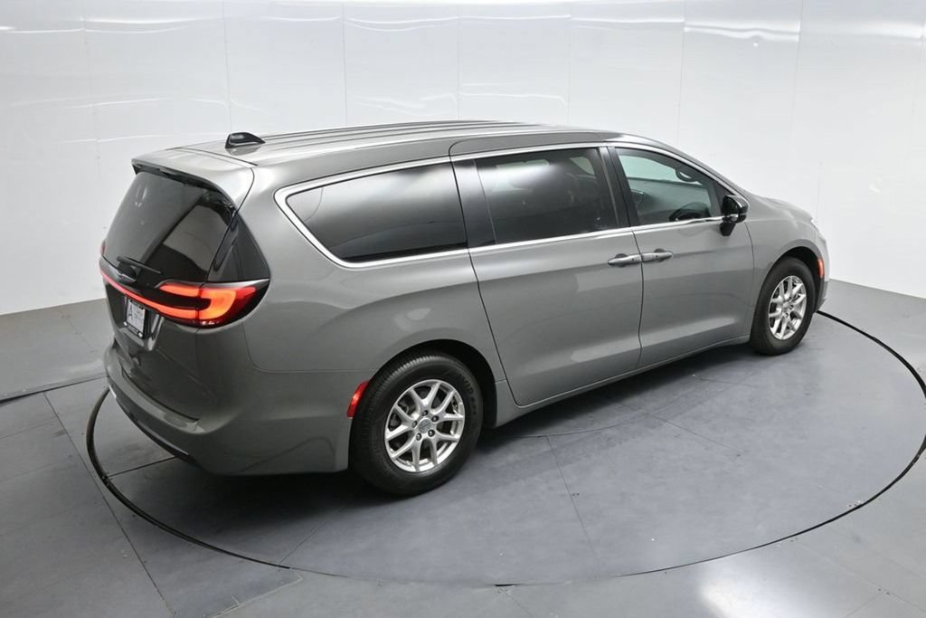 Used 2025 Chrysler Pacifica Select FWD image 61
