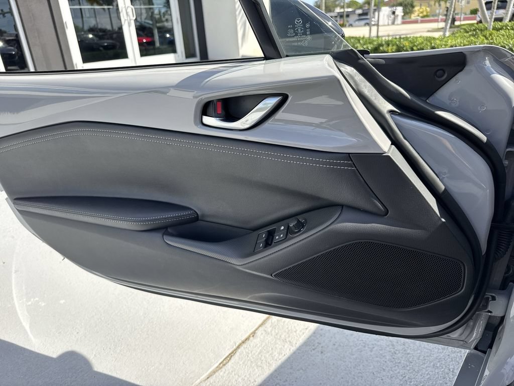 Used 2025 MAZDA MX-5 Miata Club RWD image 38