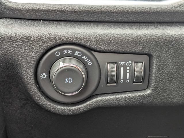 Used 2025 Chrysler Pacifica Limited FWD image 23