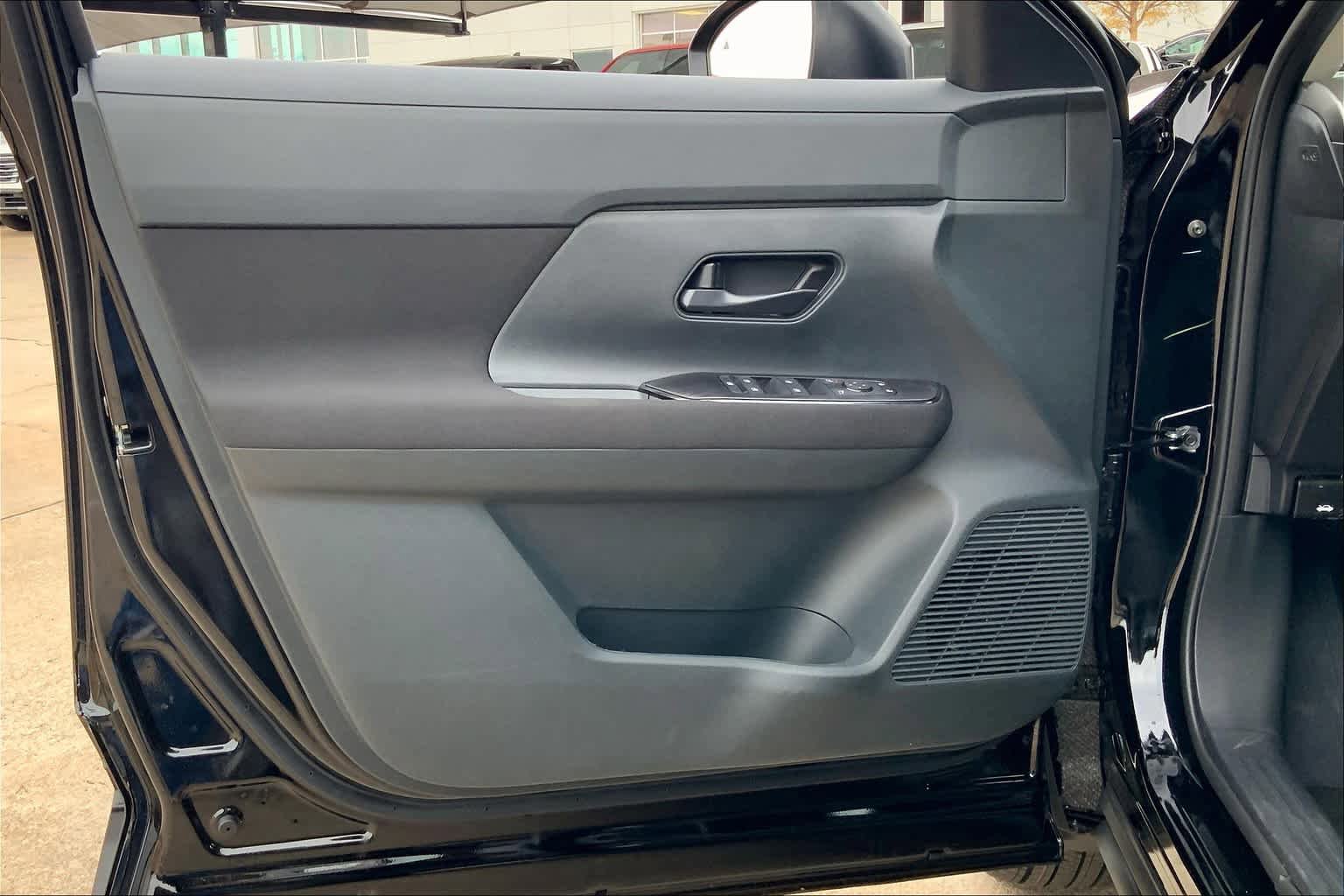 Used 2025 Nissan Kicks S AWD/4WD image 19