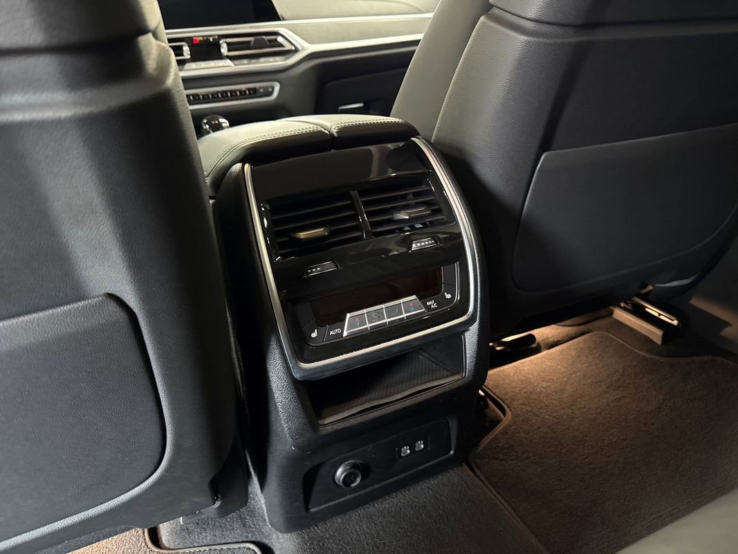 Used 2022 BMW X7 xDrive40i image 44