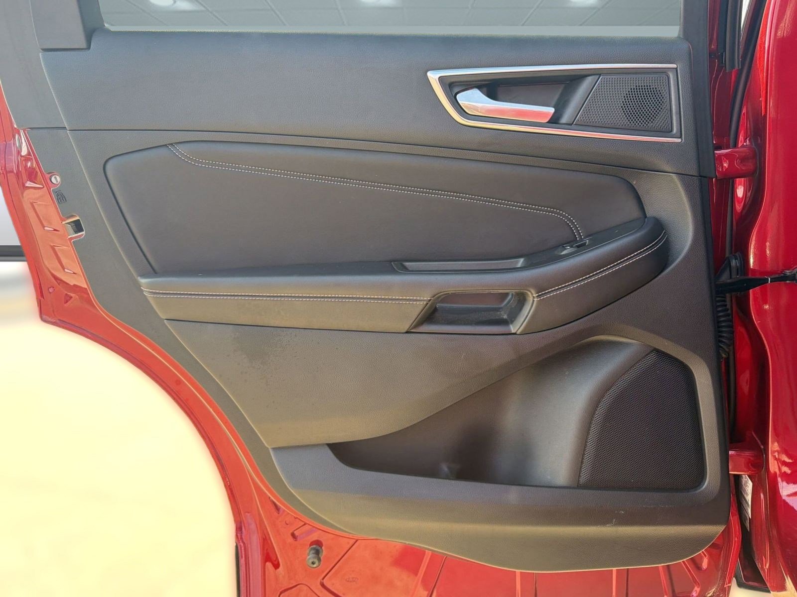 Used 2022 Ford Edge Titanium AWD/4WD image 12