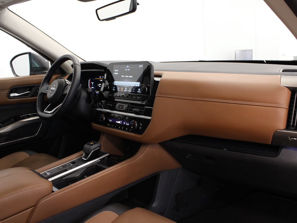 Used 2025 Nissan Pathfinder Platinum w/ Cargo Package FWD image 18