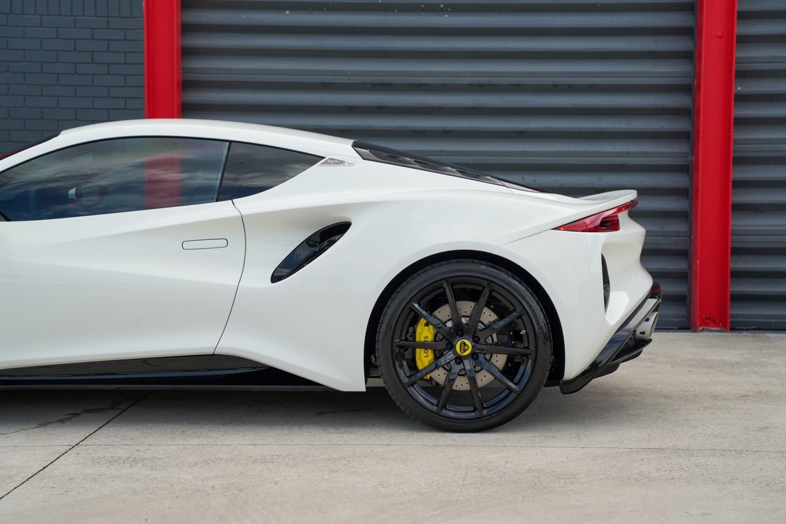 Used 2025 Lotus Emira RWD image 14
