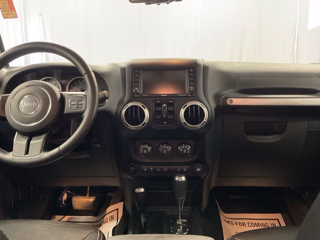 Used 2016 Jeep Wrangler Unlimited Sahara w/ Connectivity Group AWD/4WD image 7