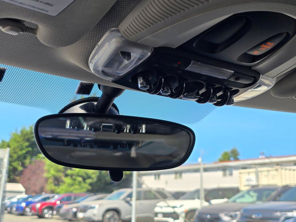 Used 2015 MINI Cooper 4-Door Hardtop FWD image 27