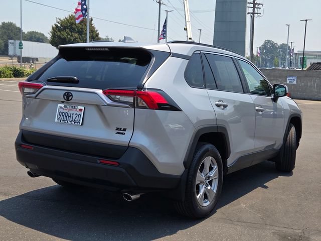 Used 2025 Toyota RAV4 XLE w/ Convenience Package AWD/4WD image 4