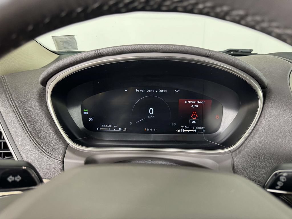 Used 2019 Lincoln Nautilus Select AWD/4WD image 3