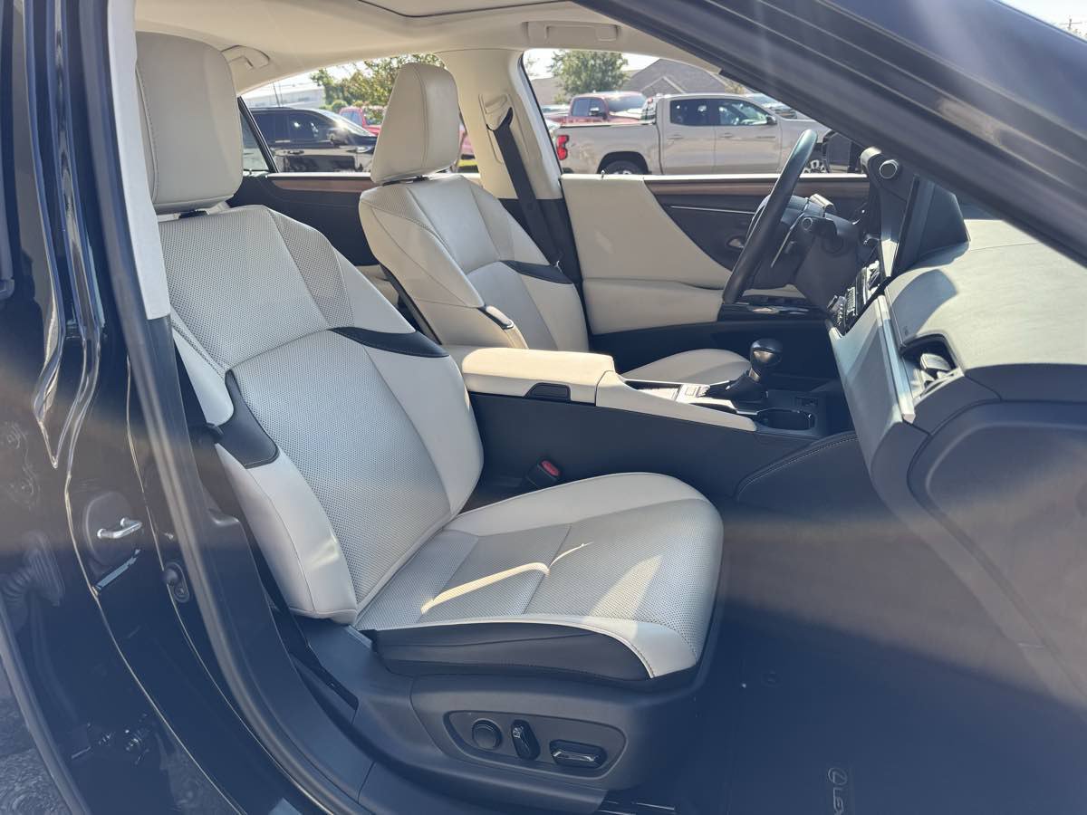 Used 2023 Lexus ES 350 w/ Premium Package FWD image 13