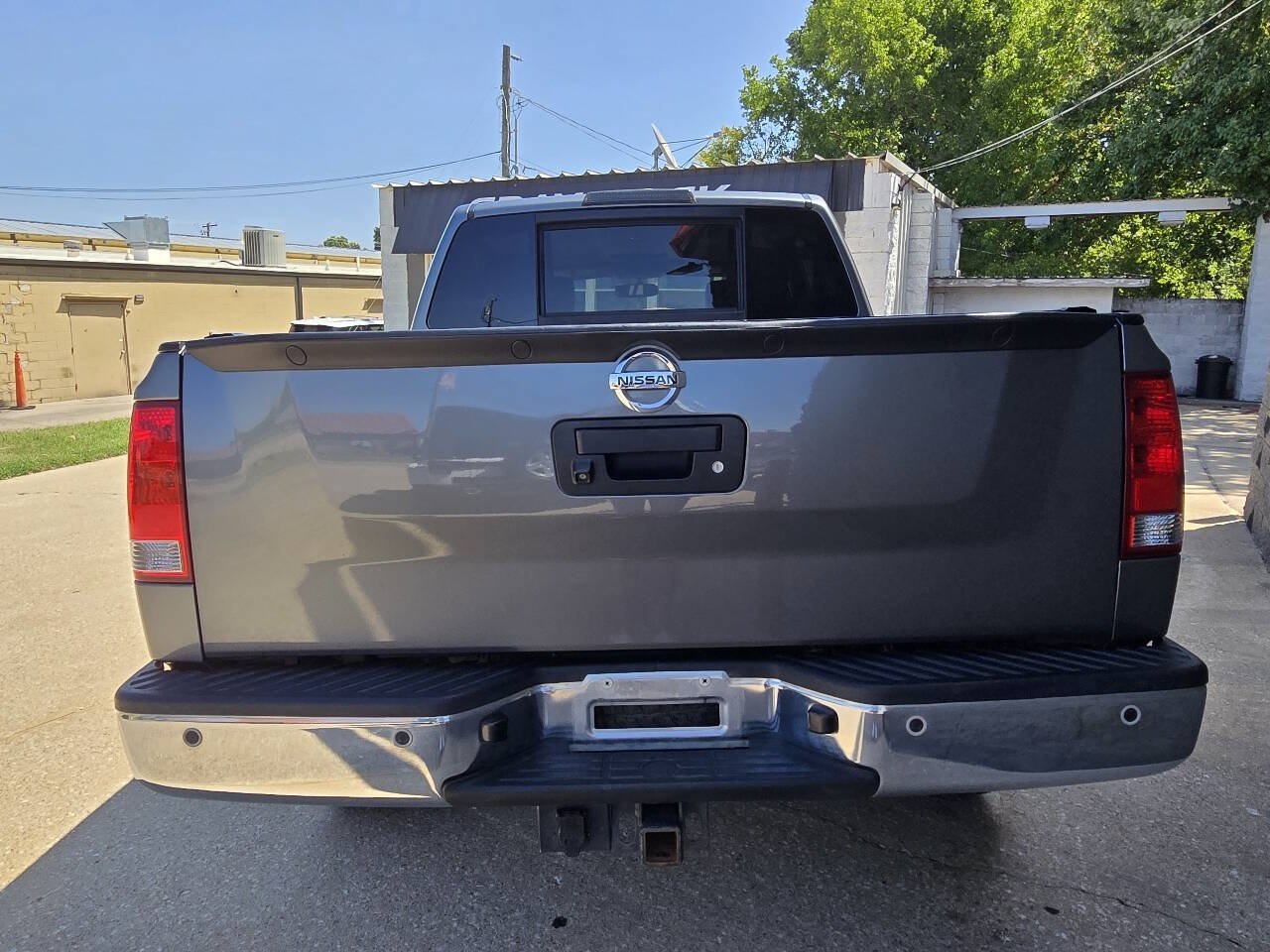 Used 2015 Nissan Titan SV w/ SV Value Truck Package AWD/4WD image 6