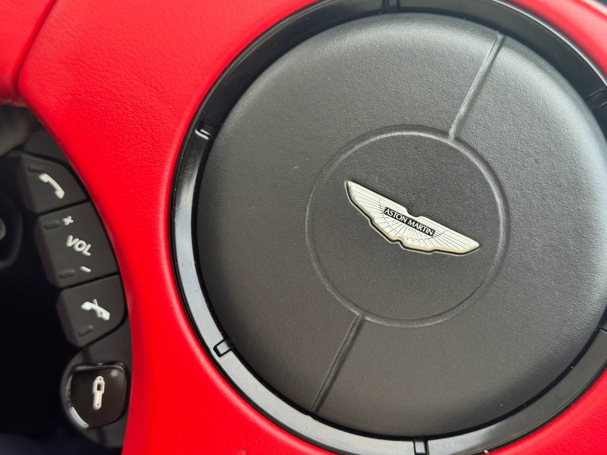 Used 2014 Aston Martin Vanquish Volante RWD image 26