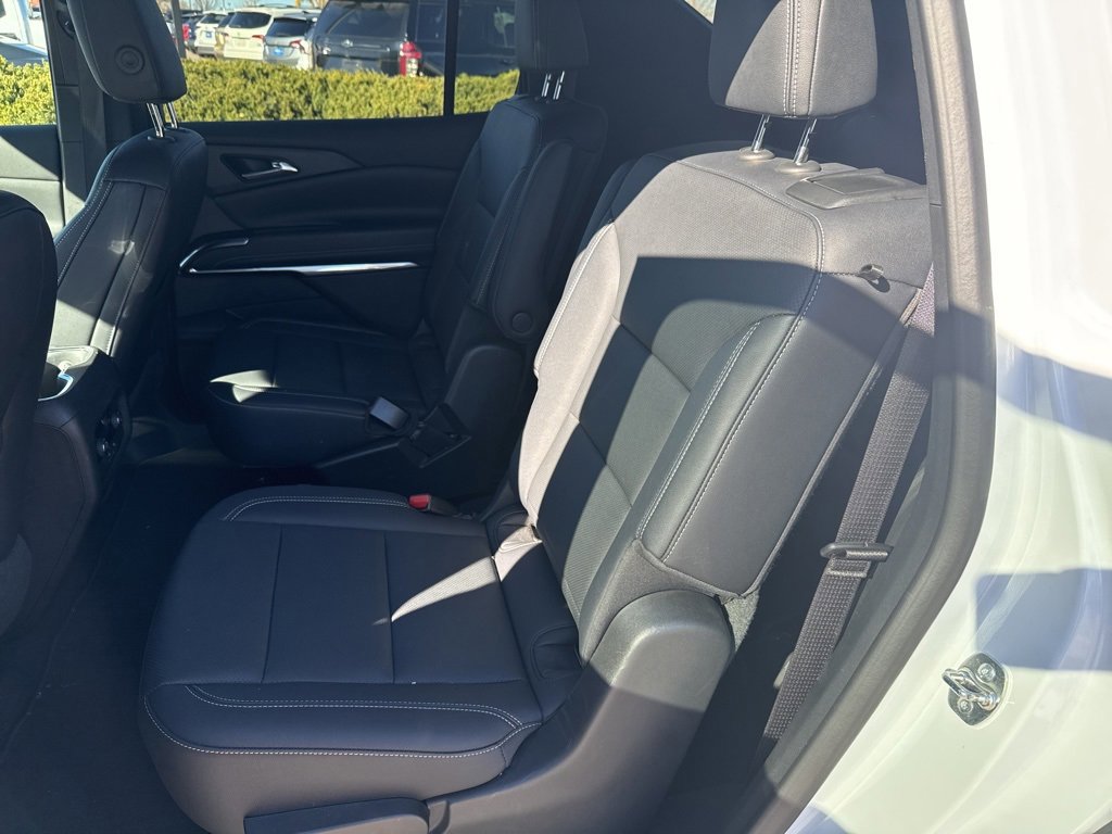 Certified 2025 Chevrolet Traverse LT image 12