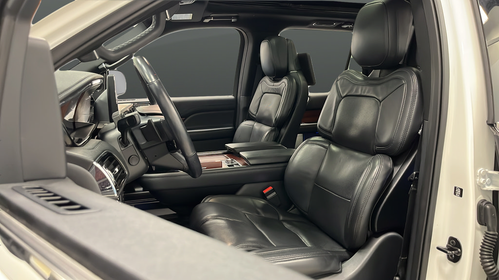 Used 2022 Lincoln Navigator L Reserve AWD/4WD image 9