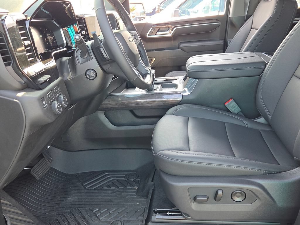 New 2026 Chevrolet Silverado 1500 LTZ w/ LTZ Premium Package AWD/4WD image 3