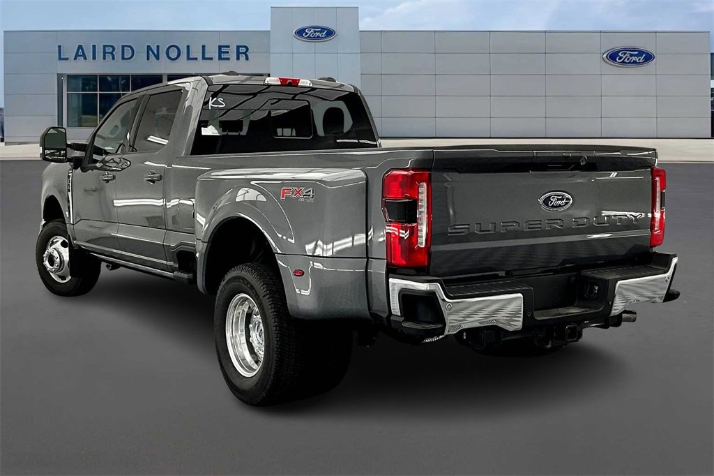New 2026 Ford F350 4x4 Crew Cab DRW Super Duty image 3