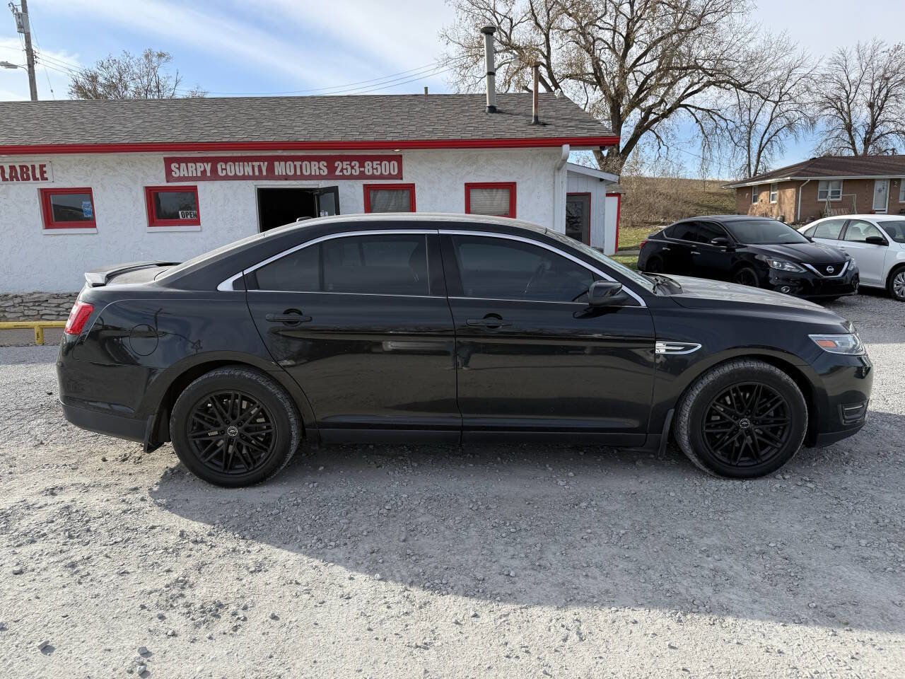 Used 2013 Ford Taurus SEL image 2