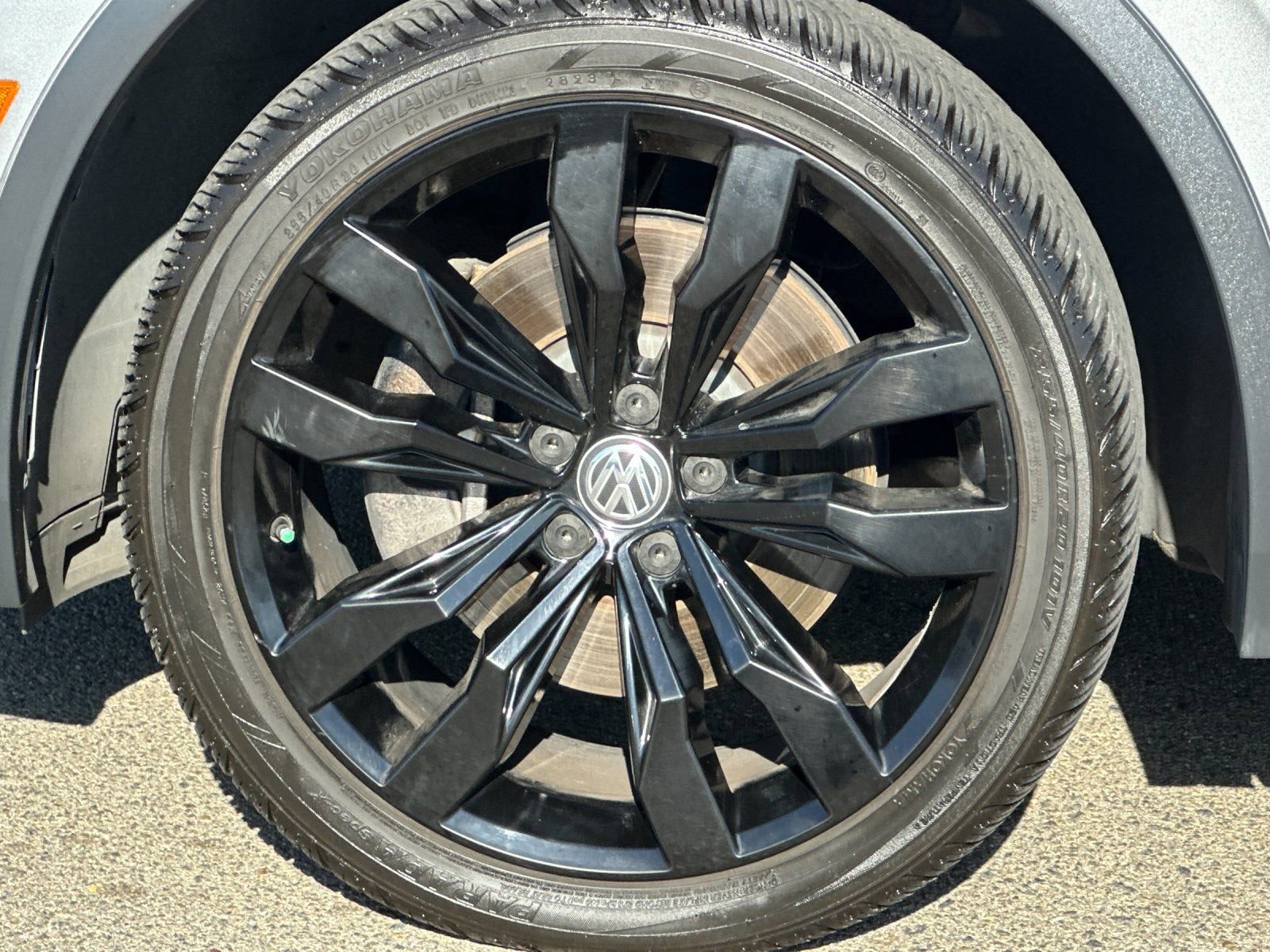 Used 2021 Volkswagen Tiguan SE R-Line image 32