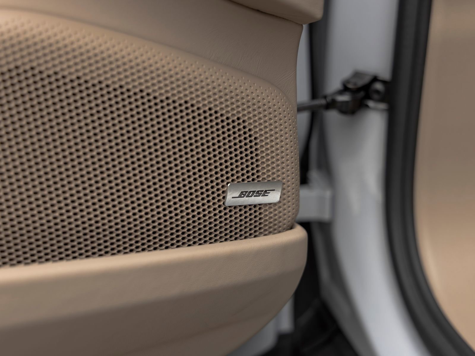 Certified 2025 Porsche Panamera image 24